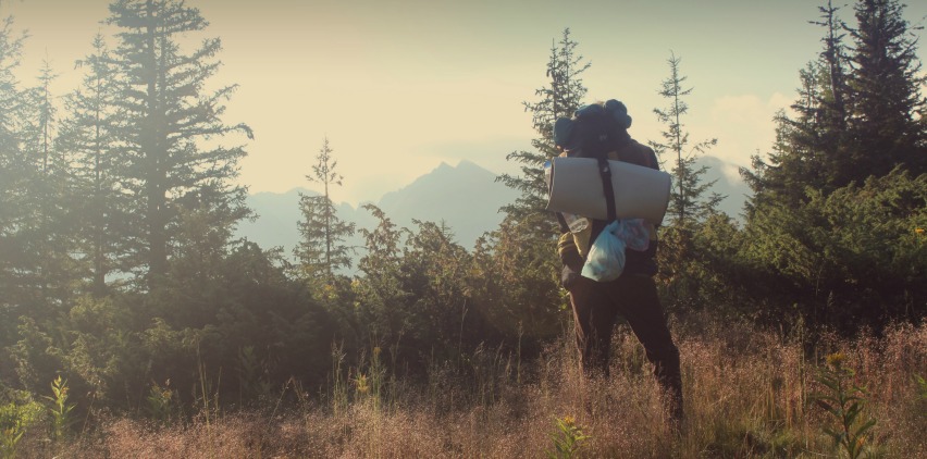 person hiking outdoors avoiding allergies