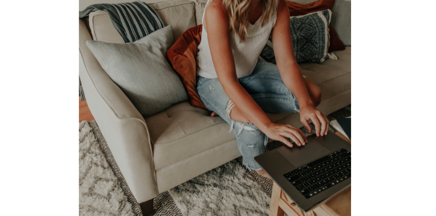 woman typing what is freelance on laptop